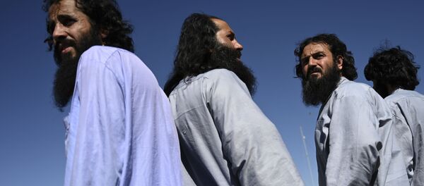 Заключенные талибы во время их освобождения из тюрьмы Баграм, Афганистан Заключенные талибы во время их освобождения из тюрьмы Баграм, Афганистан - Sputnik Ўзбекистон