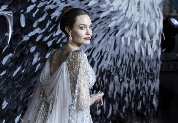 Актриса Анджелина Джоли на кинопремьере в Лондоне - Sputnik Узбекистан