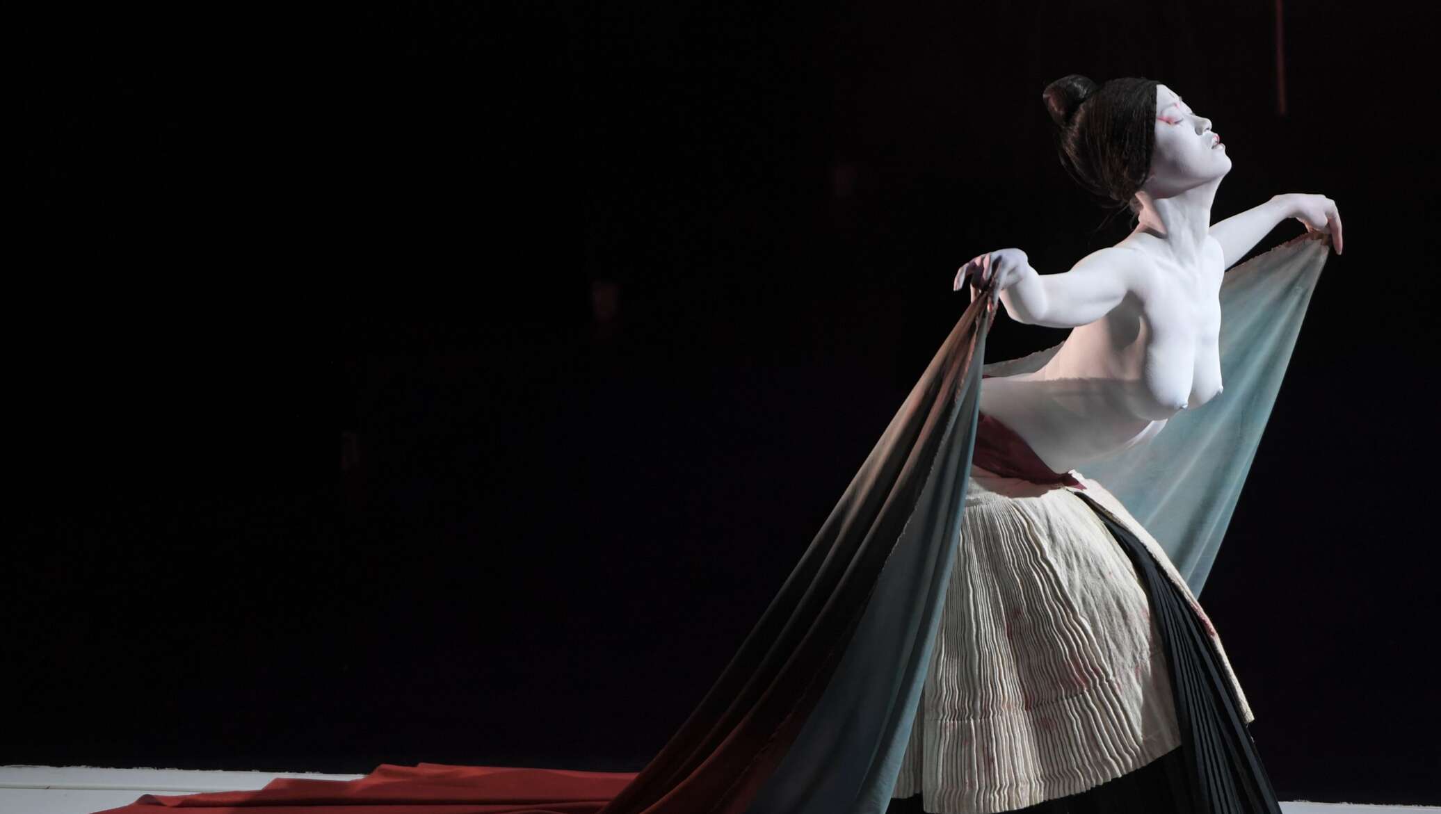 Ukraina qizlar bilan Xxx