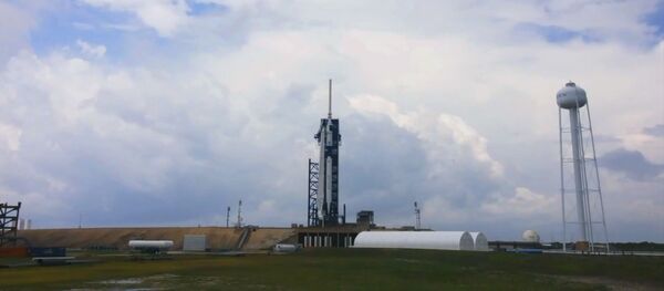 Исторический запуск SpaceX отложен из-за непогоды - Sputnik Узбекистан