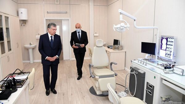 Шавкат Мирзиёев познакомился со строительством специализированной многопрофильной больницы в Зангиатинском районе Ташкентской области - Sputnik Узбекистан