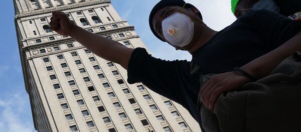 Участники протеста, вызванного смертью афроамериканца Джорджа Флойда, на одной из улиц Нью-Йорка Участники протеста, вызванного смертью афроамериканца Джорджа Флойда, на одной из улиц Нью-Йорка - Sputnik Ўзбекистон