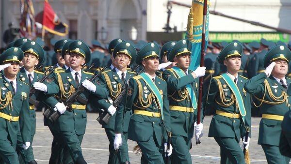 Военный парад, посвященный 65-летию Победы в ВОВ - Sputnik Узбекистан