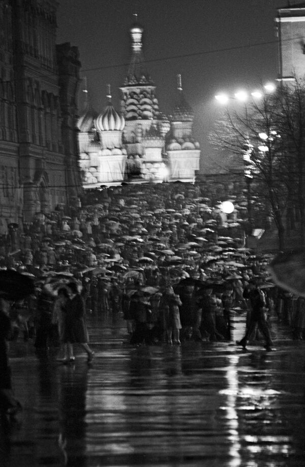 Дождь в Москве. - Sputnik Узбекистан