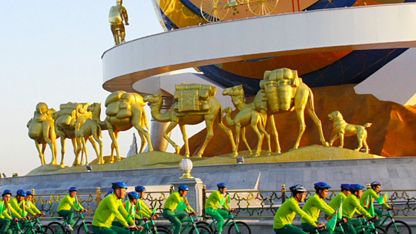V stolitse Turkmenistana otkrili monument velosipedu - Sputnik O‘zbekiston