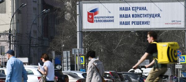 Агитационный плакат за общероссийское голосование по поправкам в Конституции в Новосибирске Агитационный плакат за общероссийское голосование по поправкам в Конституции в Новосибирске - Sputnik Ўзбекистон