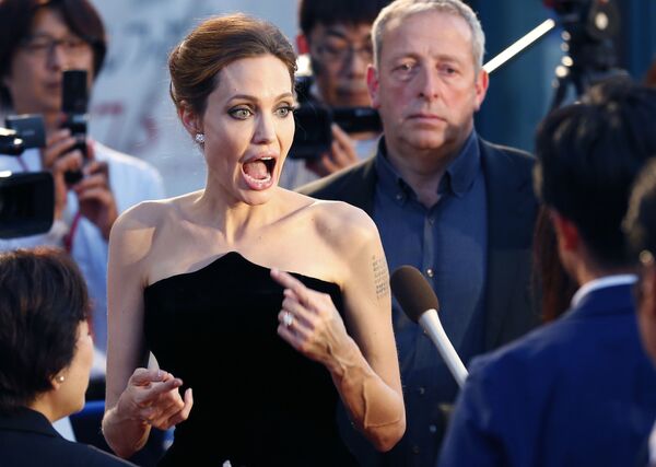 Американская актриса Анджелина Джоли во время премьера фильма Малефисента в Японии. - Sputnik Узбекистан