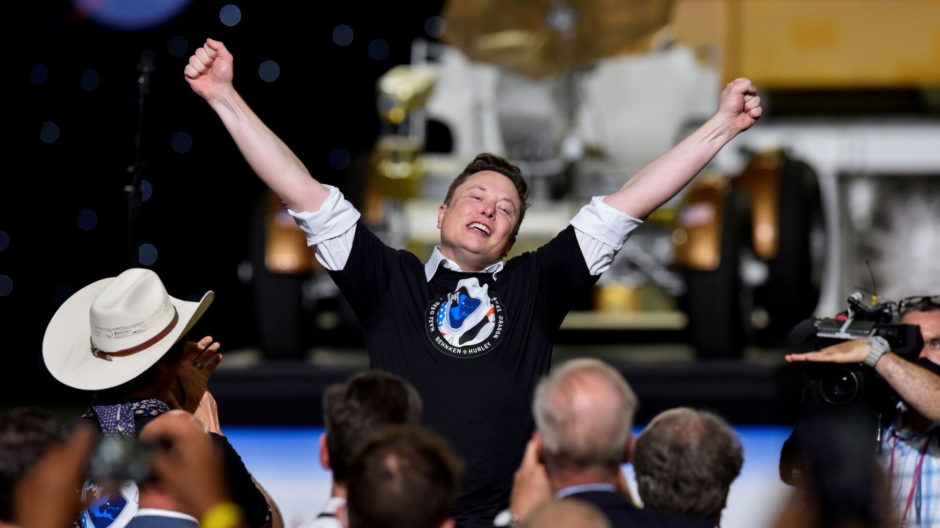 Основатель SpaceX  Илон Маск после запуска ракеты Falcon 9 - Sputnik Узбекистан, 1920, 27.10.2021