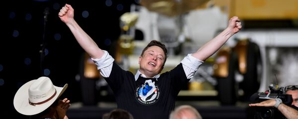Основатель SpaceX  Илон Маск после запуска ракеты Falcon 9 - Sputnik Узбекистан