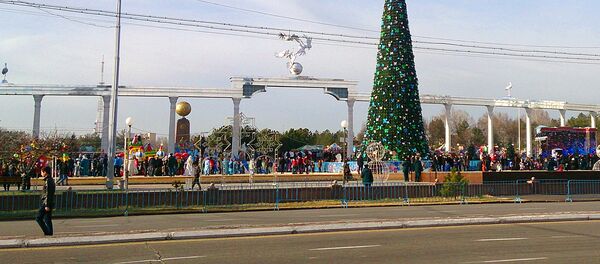 Тошкентдаги Янги йил арчаси Тошкентдаги Янги йил арчаси - Sputnik Ўзбекистон