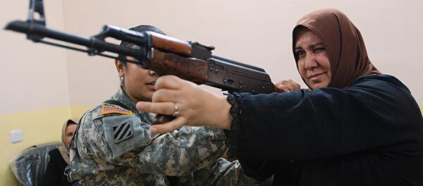 Обучение стрельбе из автомата Обучение стрельбе из автомата - Sputnik Узбекистан