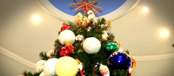 Традиции сквозь века, или Чем украшали новогоднюю елку в России - Sputnik Узбекистан