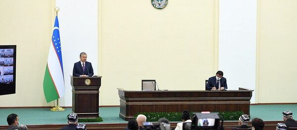 Президент Шавкат Мирзиёев на встрече с ферганским активом затронул события в Сохе Президент Шавкат Мирзиёев на встрече с ферганским активом затронул события в Сохе - Sputnik Ўзбекистон
