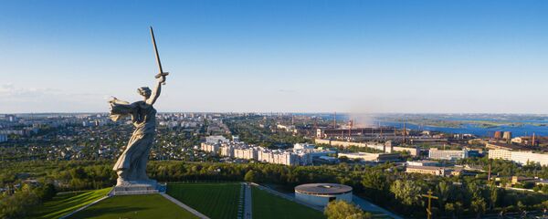 Монумент Родина-мать зовет! на Мамаевом кургане в Волгограде после реставрации - Sputnik Узбекистан