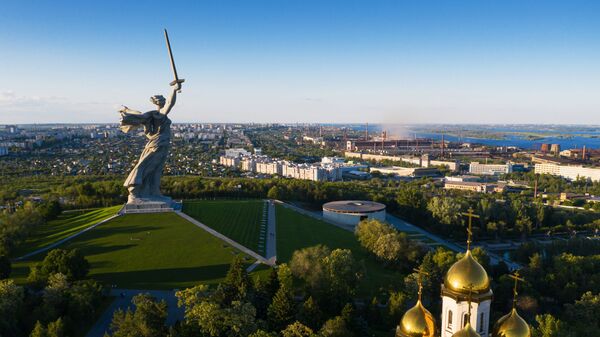 Monument Rodina-mat zovet! na Mamayevom kurgane v Volgograde posle restavratsii - Sputnik Oʻzbekiston