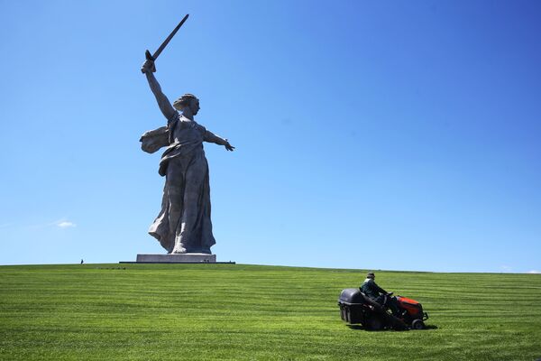 Монумент Родина-мать зовет! на Мамаевом кургане после реставрации. - Sputnik Узбекистан