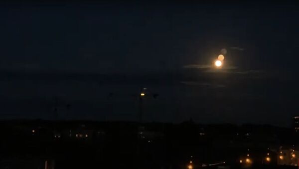 Появилось видео полутеневого затмения клубничной Луны - Sputnik Узбекистан