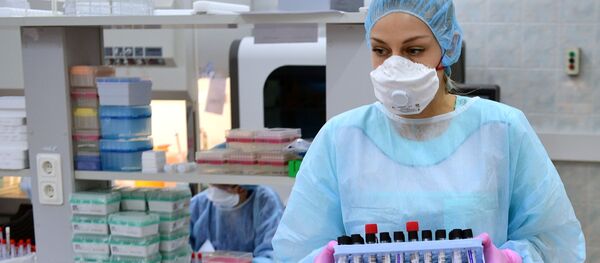 Сотрудник лаборатории - Sputnik Ўзбекистон