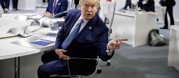 Президент США Дональд Трамп во время саммита G7 в Биаррице Президент США Дональд Трамп во время саммита G7 в Биаррице - Sputnik Ўзбекистон