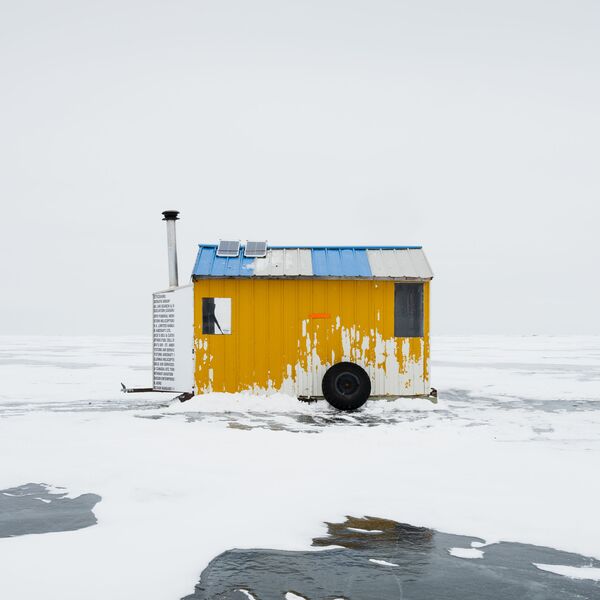 Снимок Ice Fishing Hut XV канадского фотографа Sandra Herber , победивший в категории Architecture (Professional) конкурса Sony World Photography Awards 2020 - Sputnik Узбекистан
