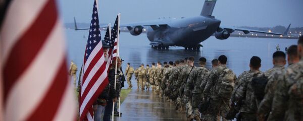 Amerikanskie voyennie, otpravlyayushiyesya v rayon operatsiy Sentralnogo komandovaniya SShA iz Fort-Bregg, Severnaya Karolina Amerikanskie voyennie, otpravlyayushiyesya v rayon operatsiy Sentralnogo komandovaniya SShA iz Fort-Bregg, Severnaya Karolina - Sputnik O‘zbekiston