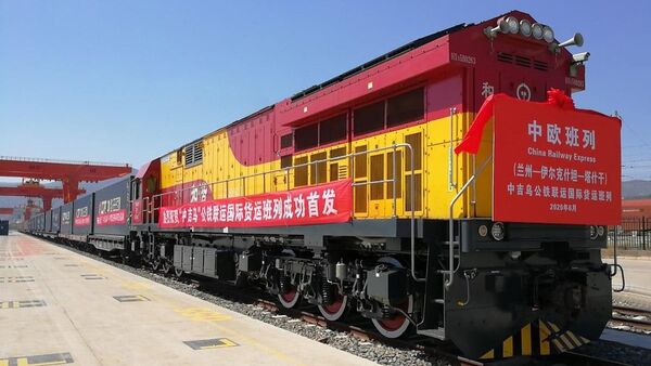 Запущен первый блок-поезд по мультимодальному транспортному коридору Китай – Кыргызстан – Узбекистан - Sputnik Узбекистан