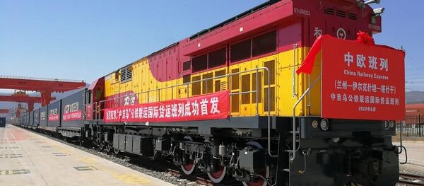 Запущен первый блок-поезд по мультимодальному транспортному коридору Китай – Кыргызстан – Узбекистан - Sputnik Узбекистан