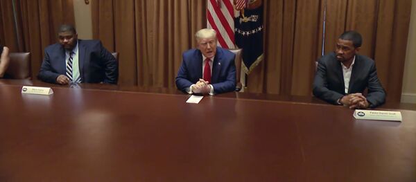 США хотят ужесточить санкции против России и признать ее спонсором терроризма США хотят ужесточить санкции против России и признать ее спонсором терроризма - Sputnik Узбекистан