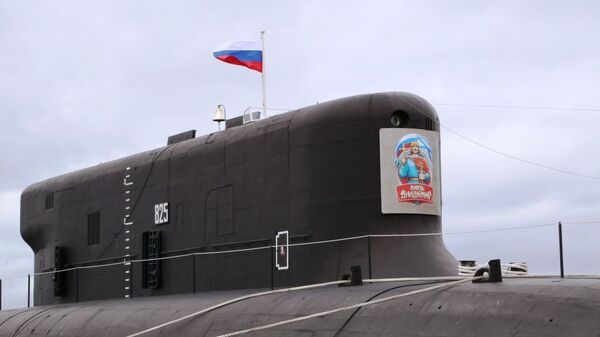 Поднятие Андреевского флага на атомной подводной лодке Князь Владимир - Sputnik Ўзбекистон
