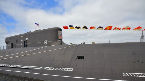 Поднятие Андреевского флага на атомной подводной лодке Князь Владимир - Sputnik Узбекистан