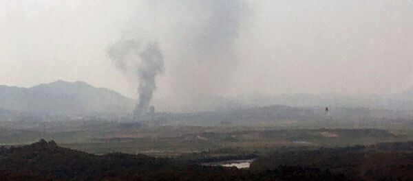 Dim nad promishlennim kompleksom v gorode Keson, KNDR - Sputnik O‘zbekiston