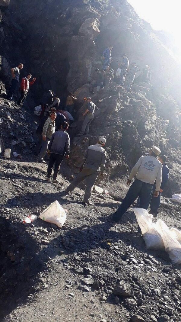 Почти 40 человек задержали в Узбекистане за незаконную добычу золота - Sputnik Узбекистан