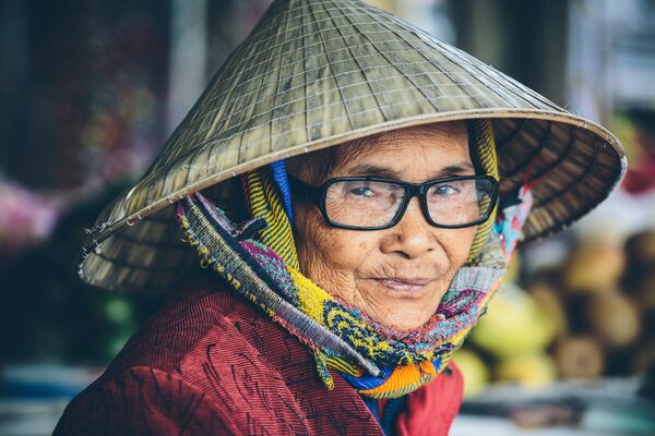 Женщина, работающая на рынке в Хойане, Вьетнам - Sputnik Ўзбекистон