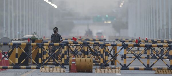 Soldat yujnokoreyskoy armii v demilitarizovannoy zone v Padju. 16-iyunya 2020 Soldat yujnokoreyskoy armii v demilitarizovannoy zone v Padju. 16-iyunya 2020 - Sputnik O‘zbekiston