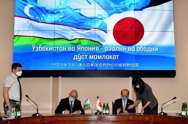 В Узбекистане появятся японские мобильные поликлиники В Узбекистане появятся японские мобильные поликлиники - Sputnik Узбекистан