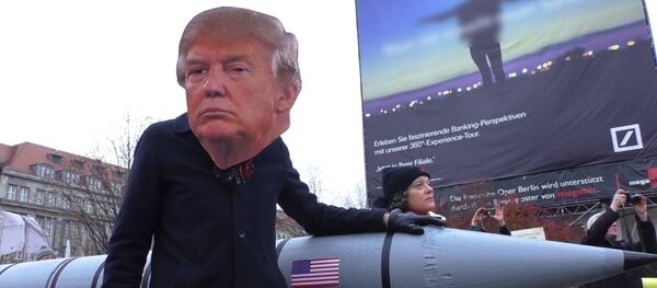 Трамп шантажирует Германию и подбирается ближе к российским границам Трамп шантажирует Германию и подбирается ближе к российским границам - Sputnik Узбекистан