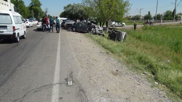 Сирдарёда беш автомашина тўқнашди, 2 киши қурбон бўлди Сирдарёда беш автомашина тўқнашди, 2 киши қурбон бўлди - Sputnik Ўзбекистон