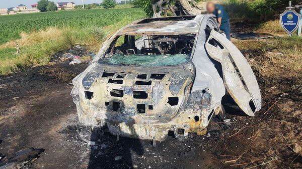 Огненная ревность: в Сырдарьинской области девушка подожгла авто своего парня - Sputnik Узбекистан