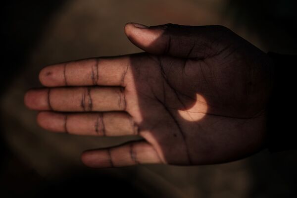 Частичное солнечное затмение в Кении  - Sputnik Ўзбекистон