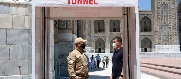 Во всех исторических объектах Самарканда установлены дезинфицирующие тунели. Во всех исторических объектах Самарканда установлены дезинфицирующие тунели. - Sputnik Ўзбекистон