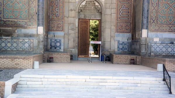 Вход в мечеть Биби-Ханым, Самарканд, 2020 год - Sputnik Ўзбекистон