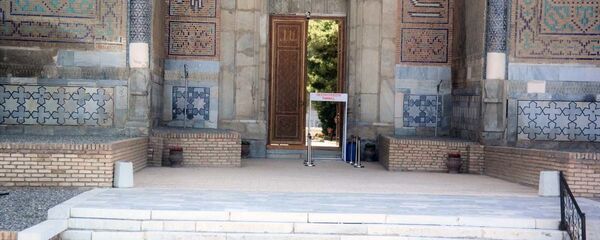 Вход в мечеть Биби-Ханым, Самарканд, 2020 год - Sputnik Узбекистан