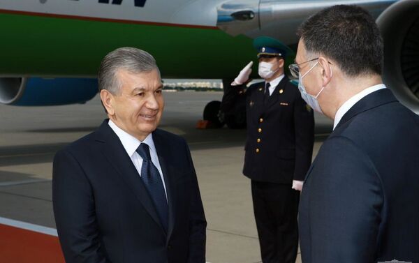 Шавкат Мирзиёев прибыл с рабочим визитом в Москву - Sputnik Узбекистан
