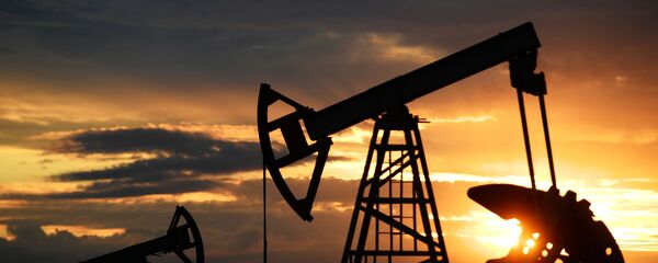 Работа нефтяных станков - качалок Работа нефтяных станков - качалок - Sputnik Ўзбекистон