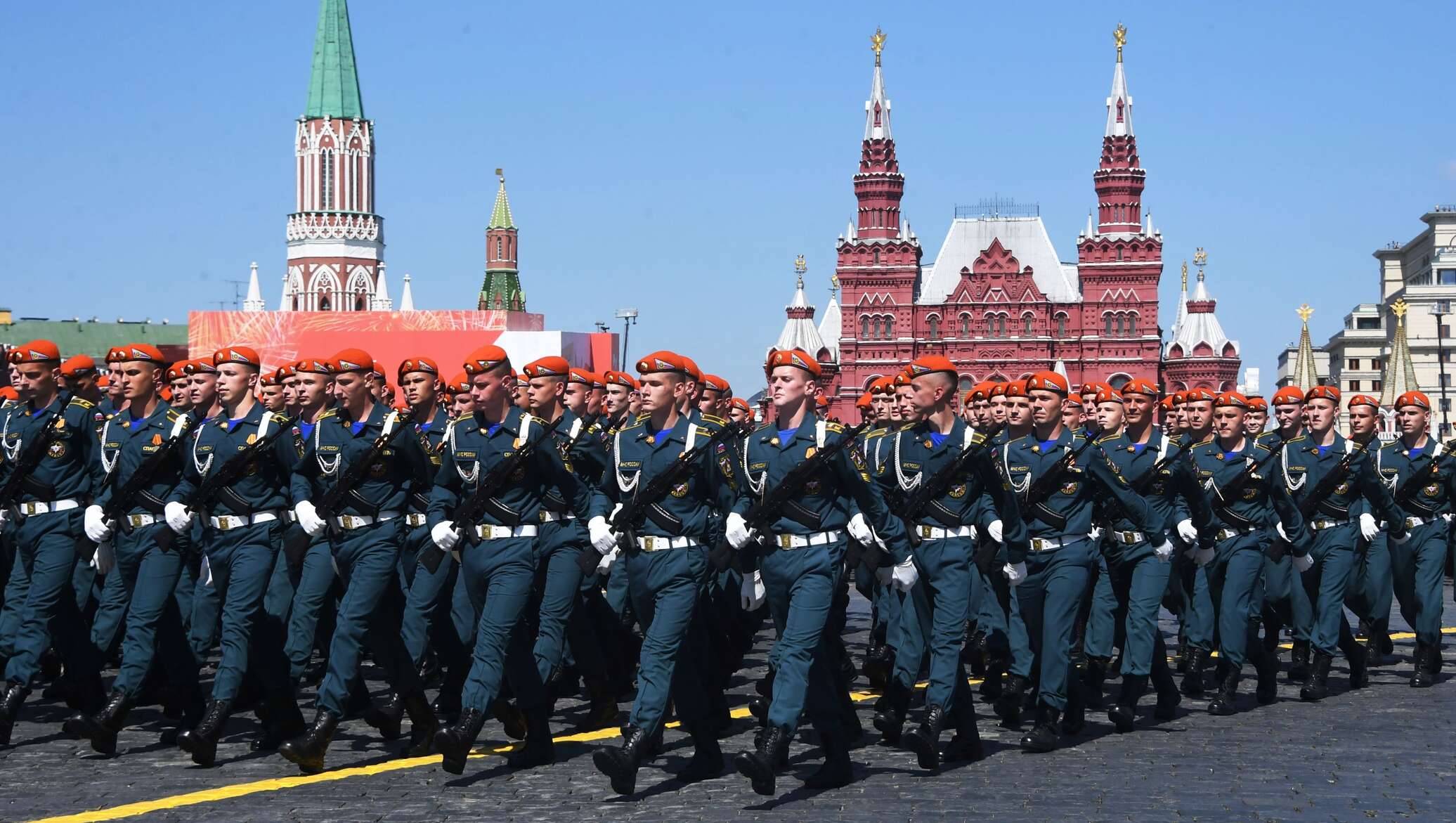 Какой парад проходил в москве