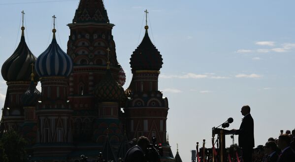 Prezident RF Vladimir Putin vыstupayet vo vremya voyennogo parada na Krasnoy ploщadi - Sputnik Oʻzbekiston