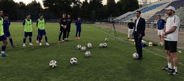 Второй этап тренировок молодежной сборной Узбекистана U-19 по футболу - Sputnik Узбекистан