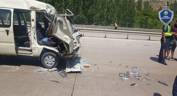 Damas столкнулся с грузовиком - двое погибли на месте Damas столкнулся с грузовиком - двое погибли на месте - Sputnik Узбекистан