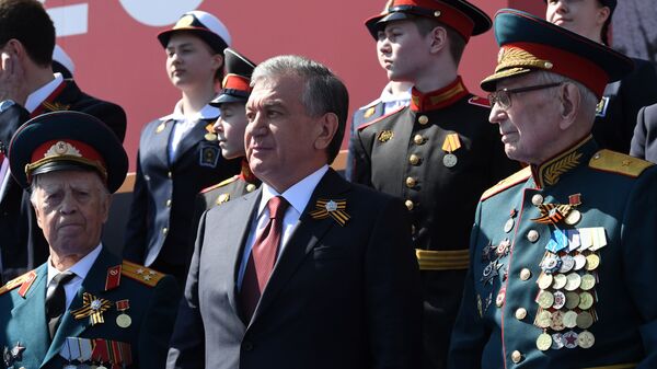 Prezident Uzbekistana Shavkat Mirziyeyev vo vremya voyennogo parada  Pobedi v Moskve - Sputnik O‘zbekiston