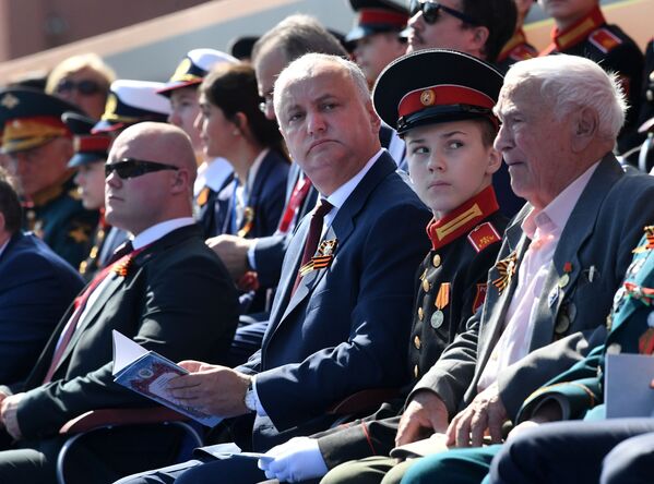 Moldaviya prezidenti Igor Dodon harbiy paradda.  - Sputnik O‘zbekiston